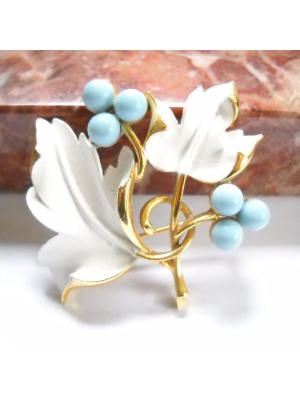 1967 Sarah Coventry White Enamel Blue Beaded Grapevine Brooch EUC 1 7/8×1 7/8" - Picture 10 of 13